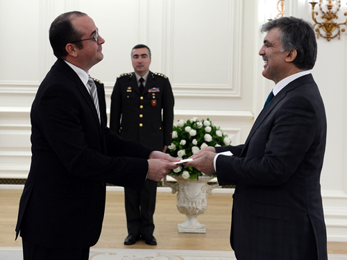 Panamian Ambassador Presents His Letter of Credence to President Gül